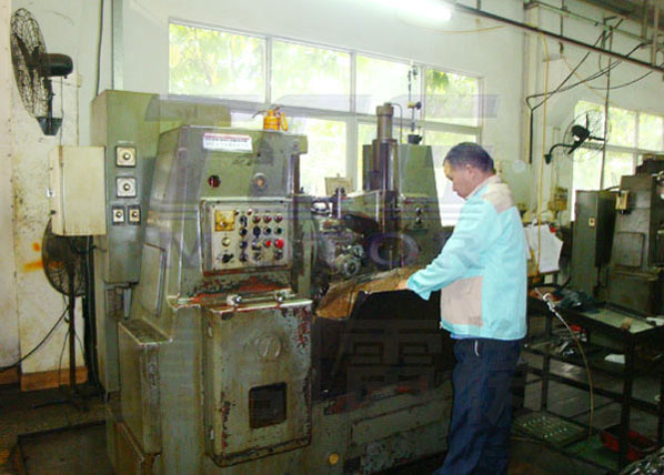 滾齒機